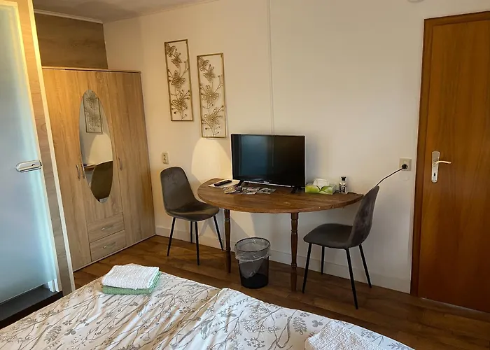 Gretel Von Birne Βίντερμπεργκ